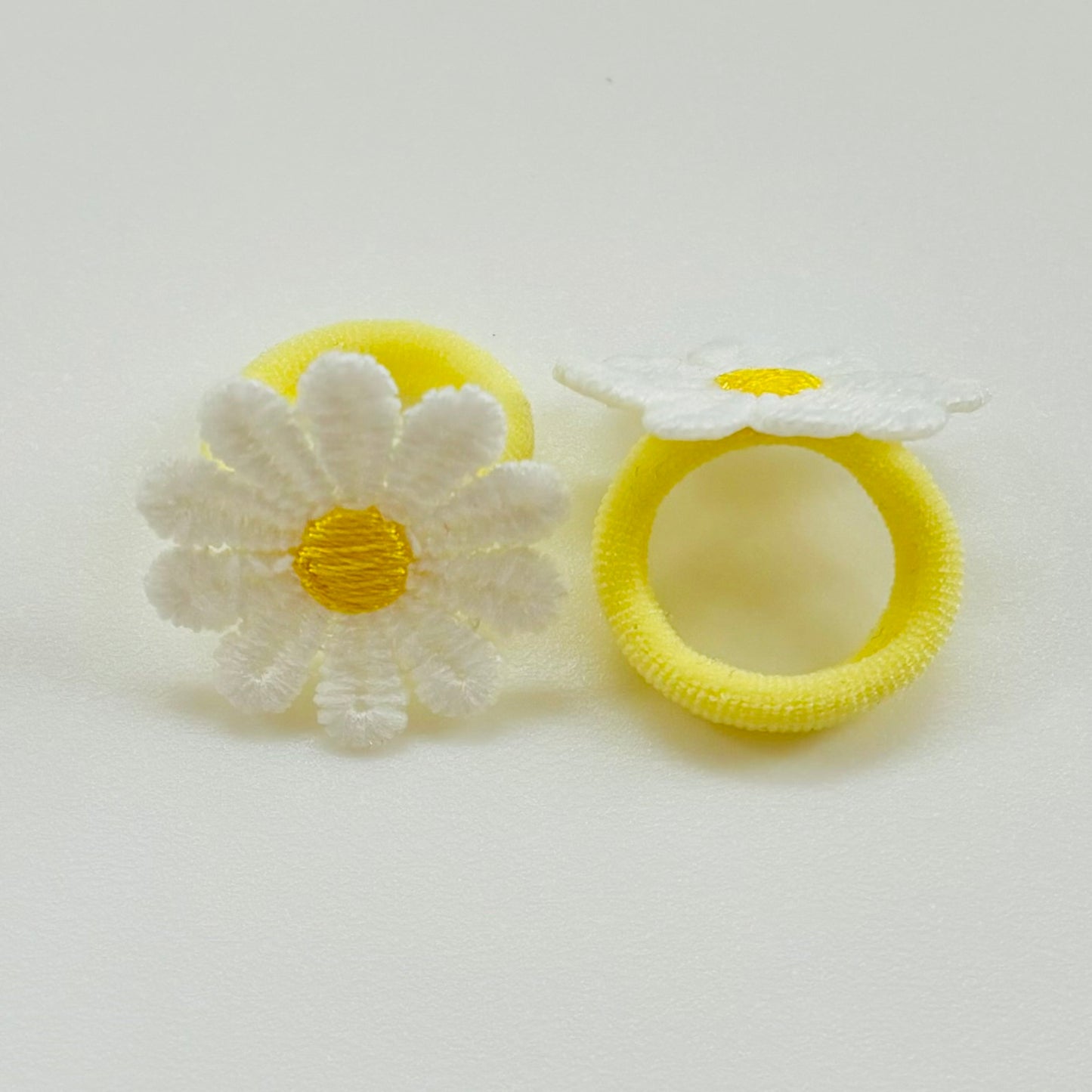 Daisy hair bobbles